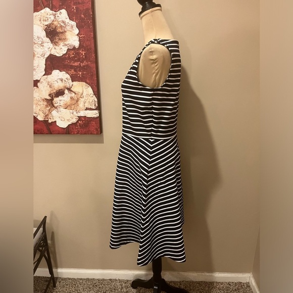 TALBOTS FIT & FLARE KNIT DRESS - Classic black & white stripe, size M - Picture 4 of 7